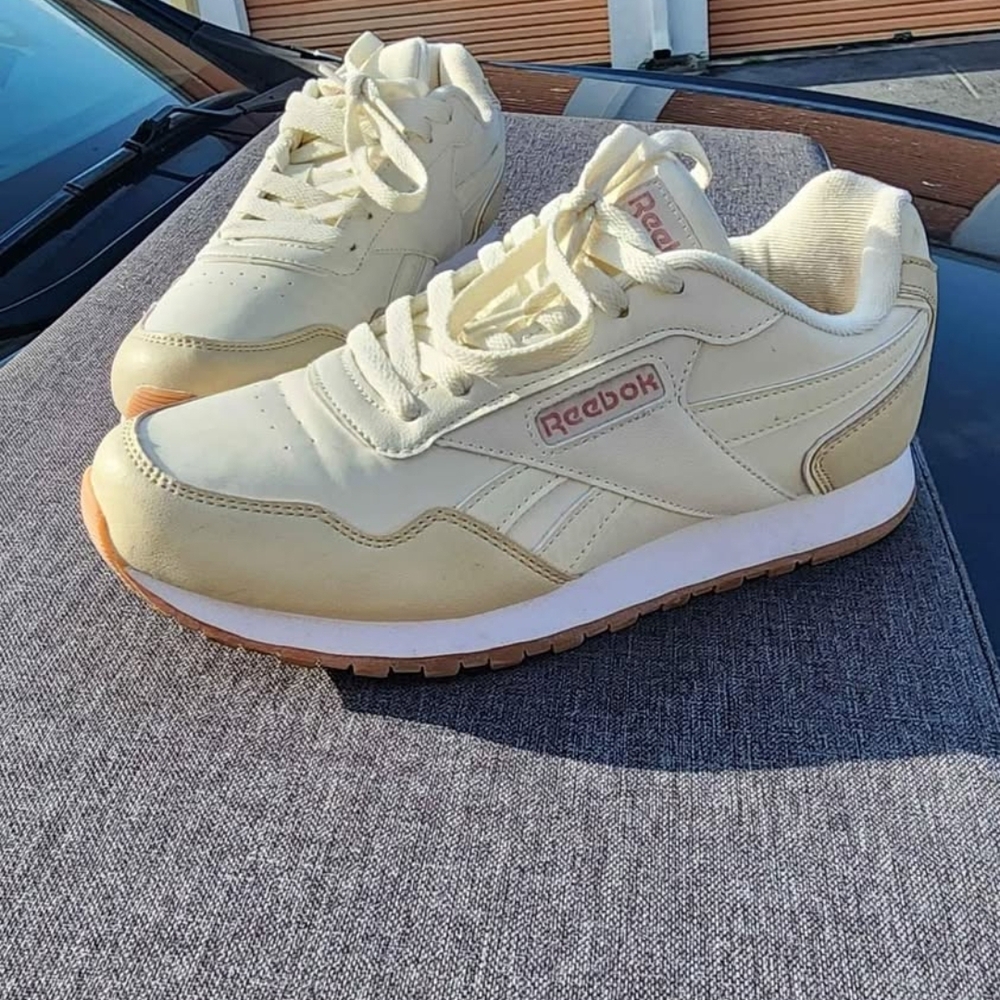 Reebok Cream Sneakers Size 9